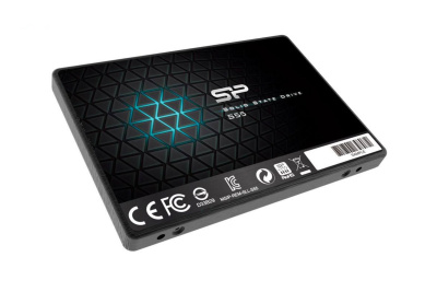  серверный SSD накопитель на белом фоне